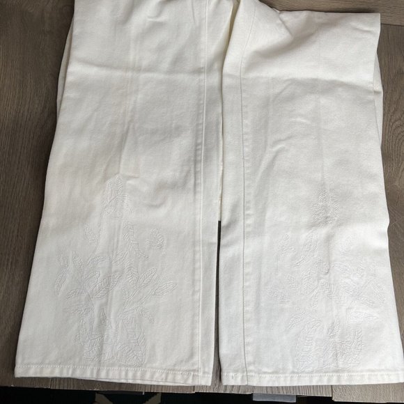 Anne Klein Jeans Womens 14 White 5 Pocket Jeans Embroidery detail at Hem - Picture 6 of 14